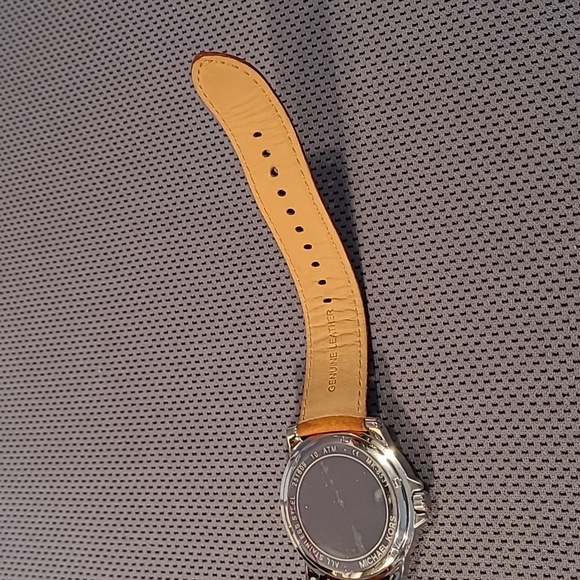 Michael Kors MK8531 Paxton Watch w/Light Brown Leather Strap - Picture 6 of 11